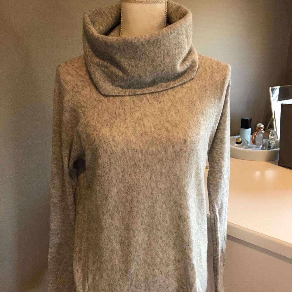 Vince Cashmere Turtle Neck Sweater